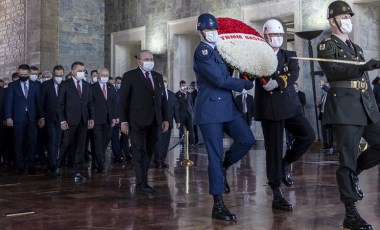 Erdoğan ve Bahçeli Anıtkabir'deki törene katılmadı