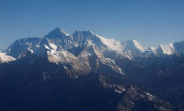 Covid: Koronavirüs dünyanın en yüksek noktasına erişti, Everest Dağı'na tırmanan dağcının testi pozitif çıktı