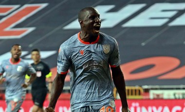 Başakşehir Demba Ba'yı resmen açıkladı