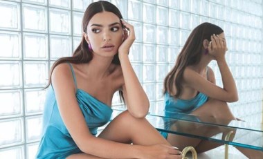 Ünlü model Emily Ratajkowski NFT'sini açık artırmaya çıkarıyor