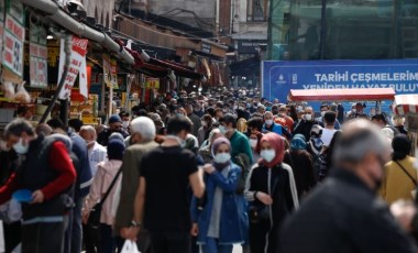 Eminönü'nde 'kapanma alışverişi' yoğunluğu