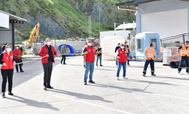 Çiğli'de sosyal mesafeli 1 Mayıs halayı