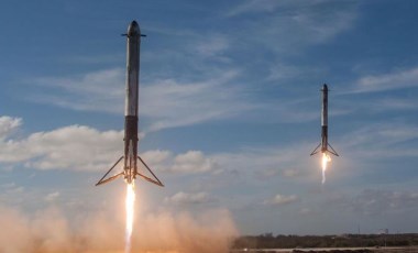 SpaceX'e ait roketin parçası Washington eyaletinde tarlaya düştü