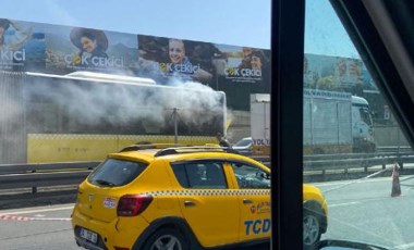 Merter'de metrobüste yangın çıktı