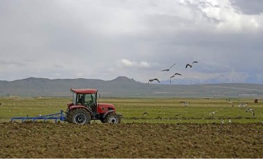 Şanlıurfa’da DEDAŞ, faturasını ödeyemeyen çiftçinin trafosunu söktü