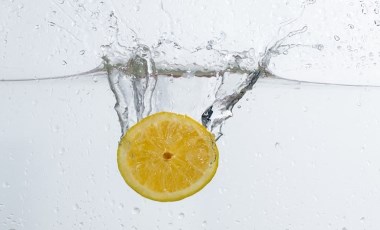 Limonlu su içmenin faydaları nelerdir, limonlu su içmek zayıflatır mı?