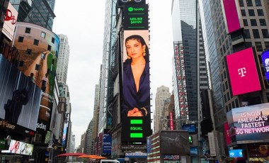 Melike Şahin, Times Meydanı’nda!