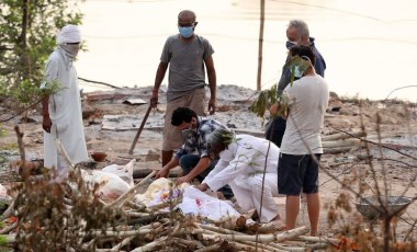 Hindistan’da salgında yeni rekor: Son 24 saatte 4 bin 205 ölüm