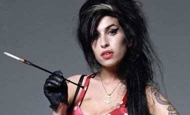 Amy Winehouse'un kıyafetleri açık artırmaya çıkarılacak