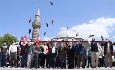 Erzurum'da İsrail'i ayakkabılarını fırlatarak protesto ettiler