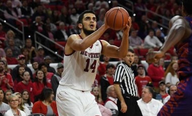 NBA ekibi Miami Heat, Ömer Faruk Yurtseven ile sözleşme imzaladı