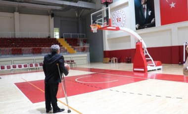 Kurduğu basket takımıyla engellileri sporla hayata bağladı