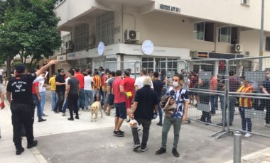 Göztepe'de taraftar stada girmeyi bekliyor