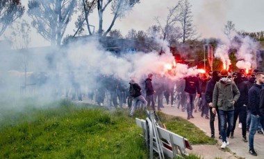 Feyenoord taraftarı, seyircisiz maçta meşalelerle tribüne girdi