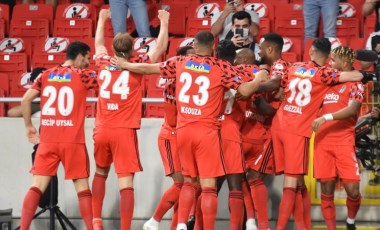 Beşiktaş Antalyaspor'u mağlup etti, kupayı aldı| Antalyaspor 0-2 Beşiktaş