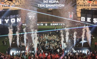 Süper Lig şampiyonu Beşiktaş kupasını aldı