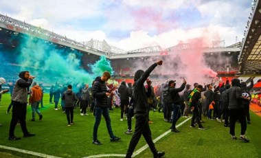 Manchester United taraftarları Old Trafford’ta protesto düzenledi