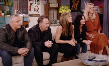 Friends dizisinin özel bölümü 'Yeniden Buluşma' fragmanından dikkat çeken 7 detay