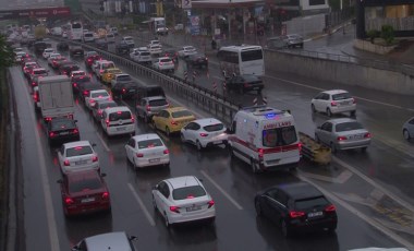 İstanbul'da yağmur bastırdı, trafik felç