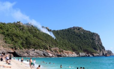 Alanya Kalesi yakınında orman yangını