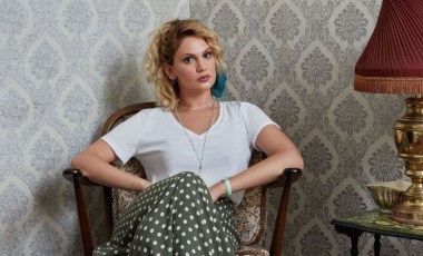 Farah Zeynep Abdullah'tan Sağlık Bakanı Fahrettin Koca'ya 'Set emekçileri de aşılansın' çağrısı