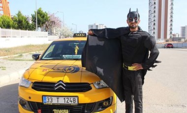 'Batman' kıyafetiyle Mersin'de taksicilik yapıyor: 