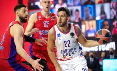 Anadolu Efes'te Vasilije Micic'e bir ödül daha