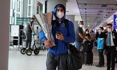 Euroleague şampiyonu Anadolu Efes yurda döndü