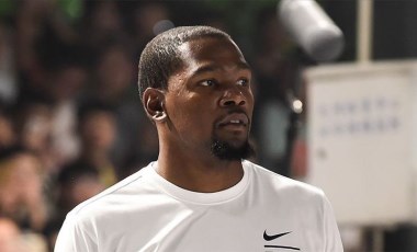 Kevin Durant, su şişesi fırlatan taraftar hakkında açıklamalarda bulundu