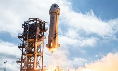 SpaceX'in Starship'i ilk defa patlamadan indi, Blue Origin ilk uzay uçuşu için açık artırma başlattı