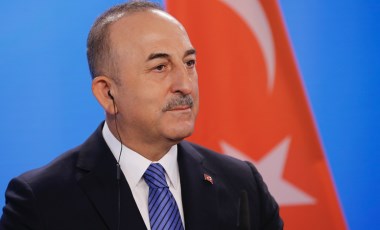 Çavuşoğlu'nun “Turistin görebileceği herkesi Mayıs sonuna kadar aşılayacağız” sözlerine tepki yağdı