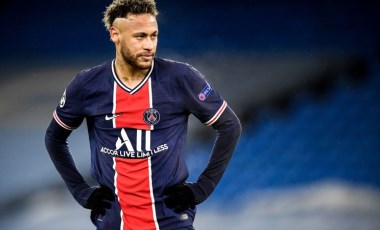 Paris Saint Germain Neymar'ın sözleşmesini uzattı