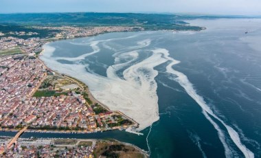 Çanakkale Boğazı'nı kaplayan 'deniz salyası' havadan görüntülendi