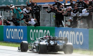 İspanya’da taktik savaşından Lewis Hamilton galip çıktı