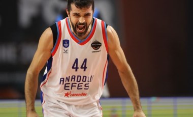 Anadolu Efes'in Hırvat oyuncusu Krunoslav Simon, kariyerini ve sezonu değerlendirdi