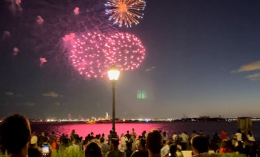 New York'ta koronavirüs kısıtlamalarının kaldırılışı coşkuyla kutlandı