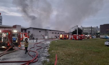 Küçükçekmece'de kağıt ve ambalaj fabrikasında yangın