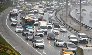 Sağanak etkili oldu: İstanbul'da trafik durdu