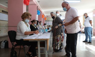 Ermenistan'da erken parlamento seçimi başladı