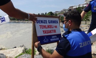 Darıca’da müsilaj sahili kapladı, denize girmek yasaklandı