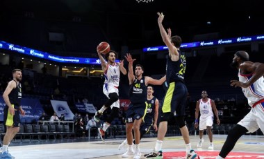 Anadolu Efes - Fenerbahçe Beko maçına olaylar damga vurdu