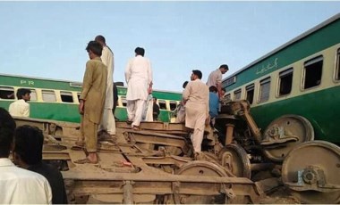 Pakistan'da tren kazası: 30 ölü, 50 yaralı