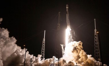 SpaceX, 7 tonluk dijital radyo uydusunu uzaya yolladı