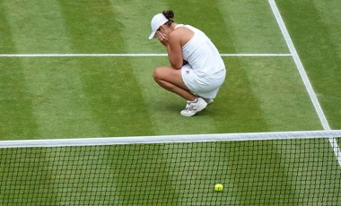 Wimbledon'da Ashleigh Barty, tek kadınlarda şampiyon oldu