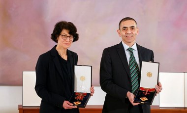 Özlem Türeci ve Uğur Şahin'den yeni aşı açıklaması