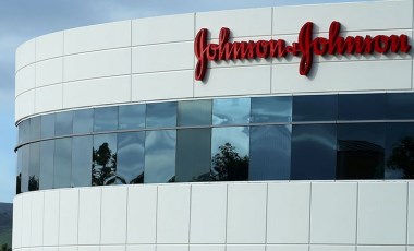 Johnson and Johnson içinde benzen olduğu tespit edilen güneş kremlerini piyasadan toplattı