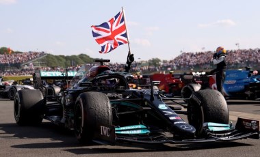 Formula 1'de olaylı yarışın ardından Lewis Hamilton'a ırkçı saldırı