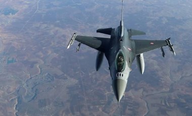 Türkiye'ye ait F-16'lar NATO görevi kapsamında bulunduğu Polonya'da ilk alarm reaksiyon görevi gerçekleştirdi