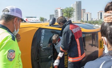 Takla atan taksinin şoförü aracın camı kesilerek kurtarıldı