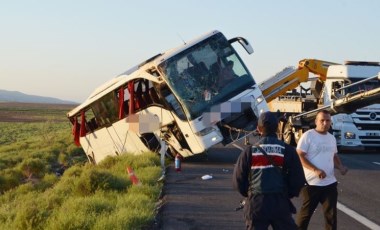 Aksaray'da yolcu otobüsü devrildi: 22 yaralı